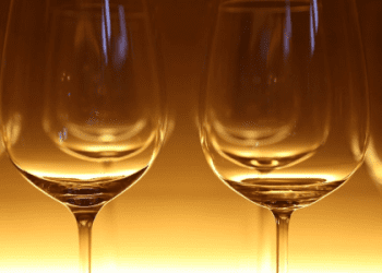 Let’s try！不論是英語還是中文，只要讀了就能讓你學會如何在餐廳點酒！