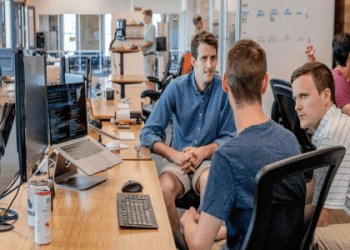 「採訪」用英語怎麼說？介紹「採訪」的各種英語表達