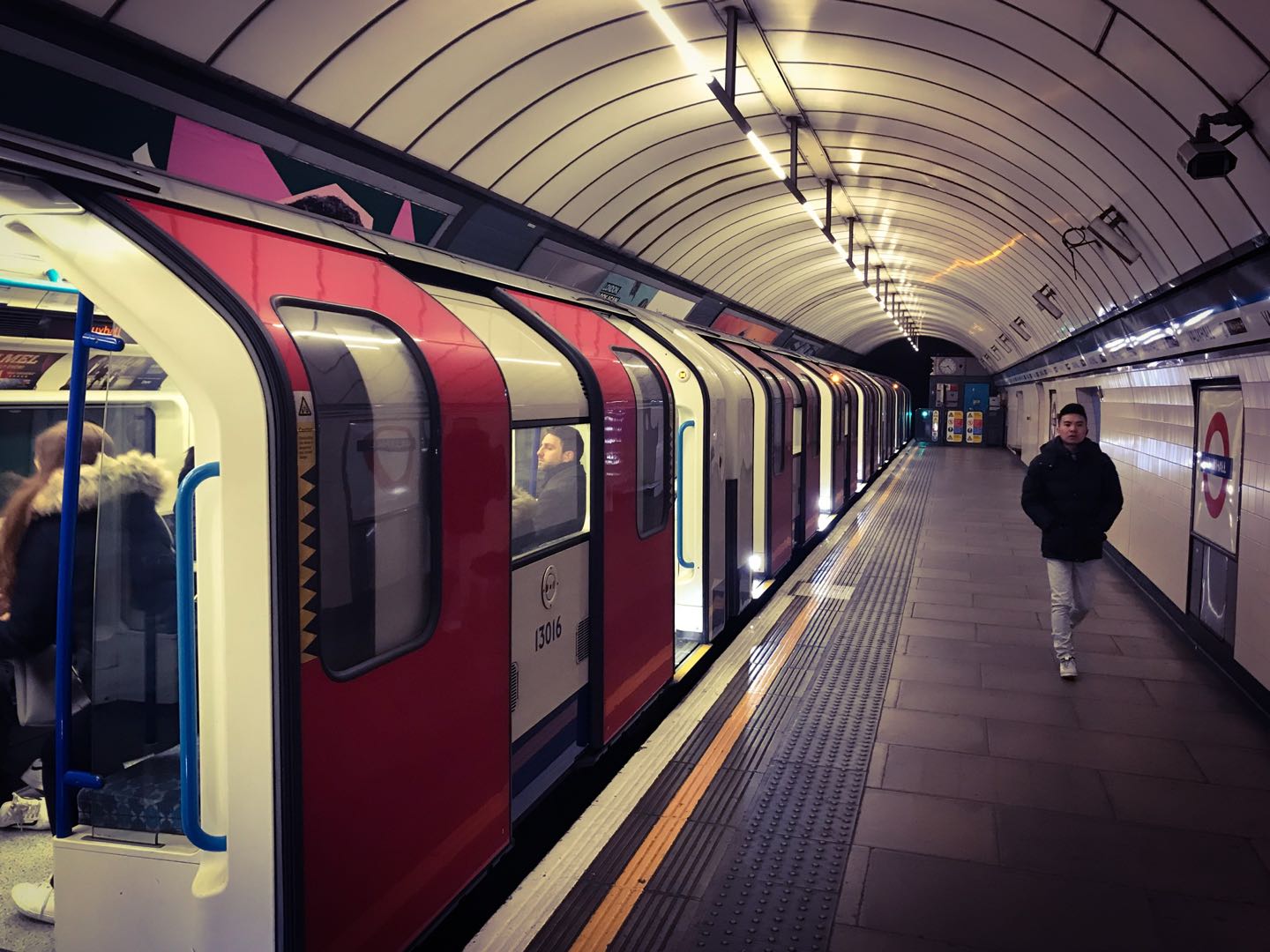 你知道「地下鐵」的英文怎麼說嗎?居然還有分成美式和英式的用法差異?!