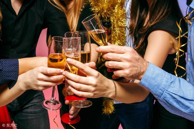 乾杯！你知道怎麼用英語說乾杯嗎？