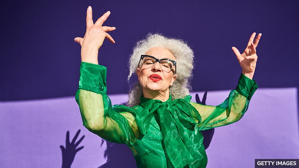 「引人注目」用英語怎麼說？成為主角的英文表達！