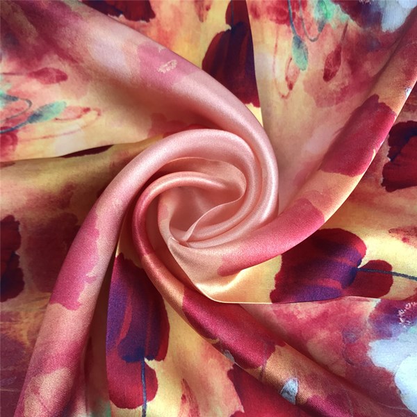 「圍巾」的英文用法和品牌介紹