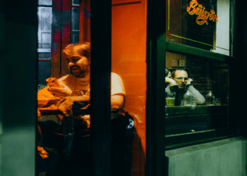 酒吧裡的常用英語！好用的英文句與國外酒吧注意事項