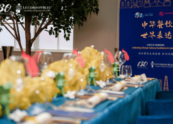 「舉辦派對」的英語該如何表達？