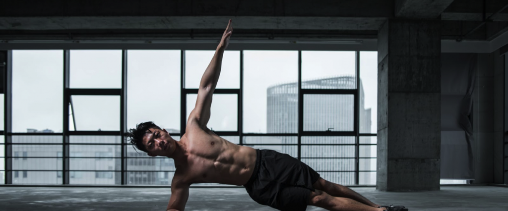 「腹肌」的英語怎麼說？留學、或健身房中可使用的英語實用句一併介紹！