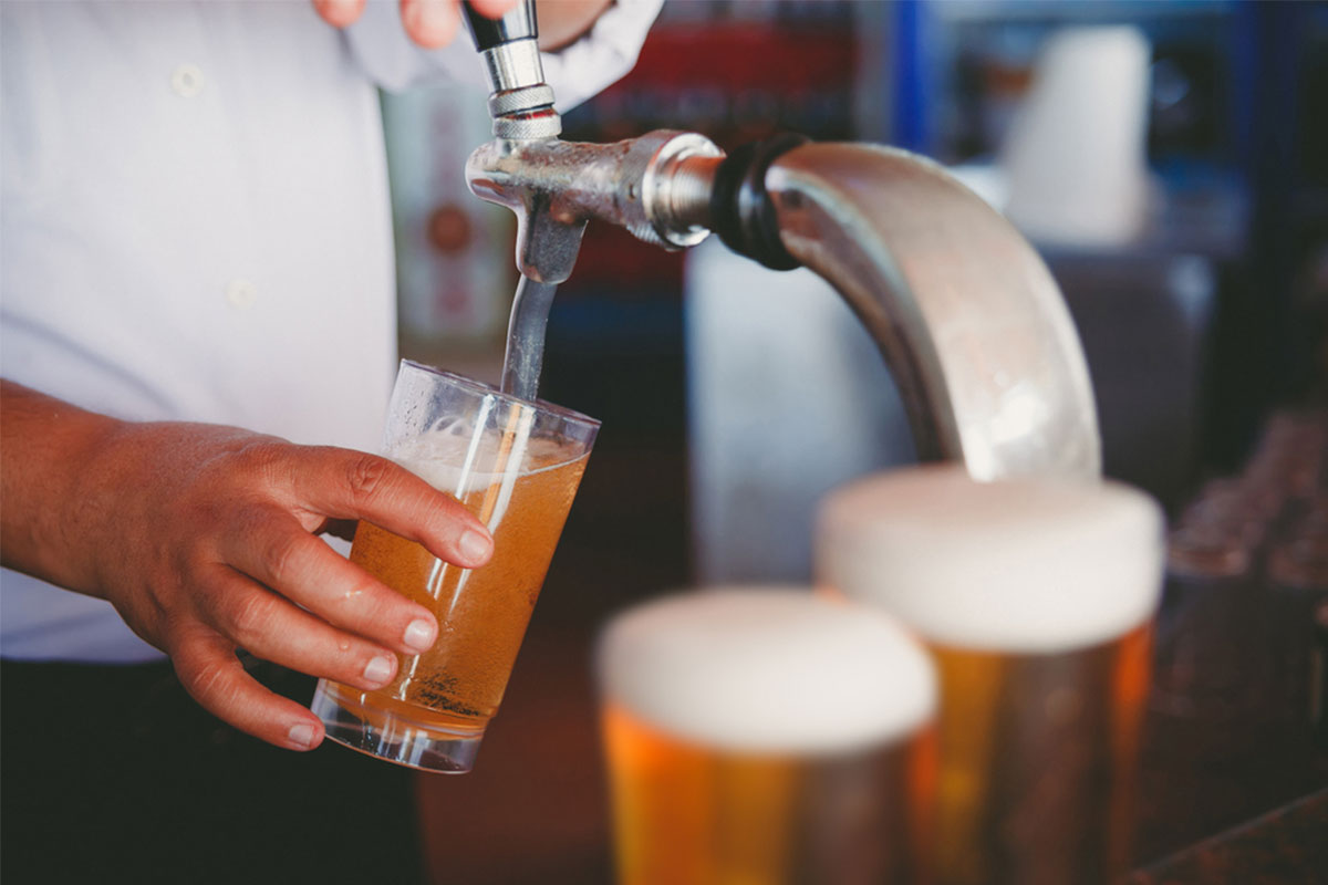 酒吧裡的常用英語！好用的英文句與國外酒吧注意事項