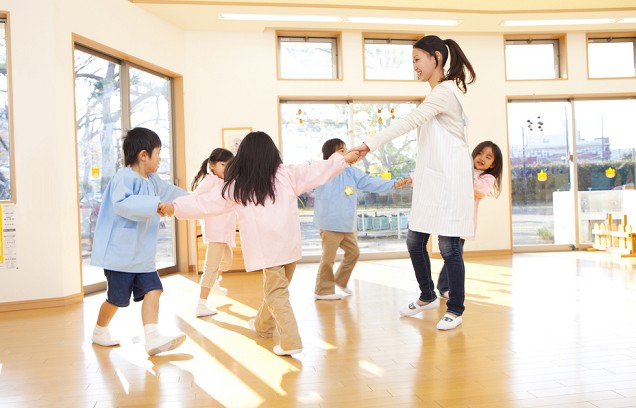 跟孩子們一起玩吧！推薦六首「英語手指謠」歌曲！