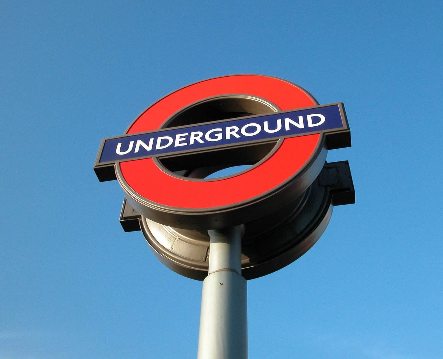 你知道「地下鐵」的英文怎麼說嗎?居然還有分成美式和英式的用法差異?!
