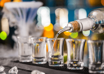 乾杯！讓我們來學習喝酒時可以使用的英文表達和短語吧！