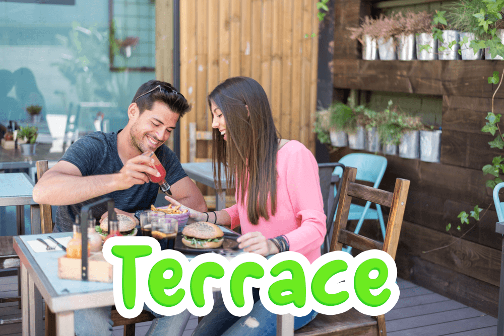 有機會出國時，別忘了體驗「露臺區」用餐的悠閒