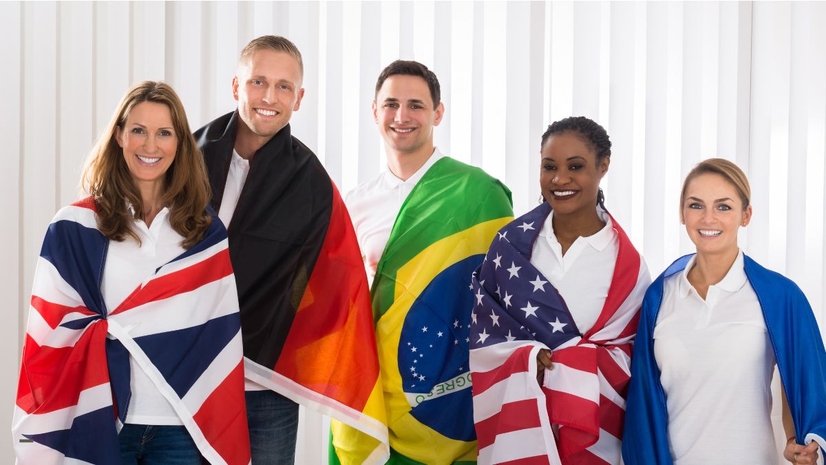 「Foreigner」是失禮的表現？當你想要說「外國人」的時候要怎麼說呢？