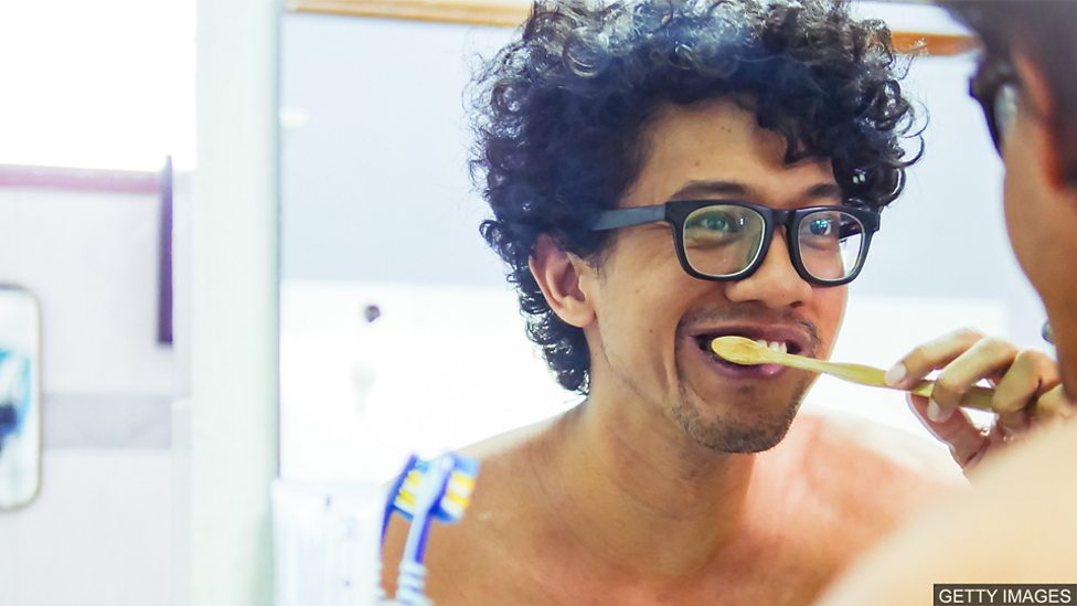 你知道「刷牙」的英文怎麼說嗎？