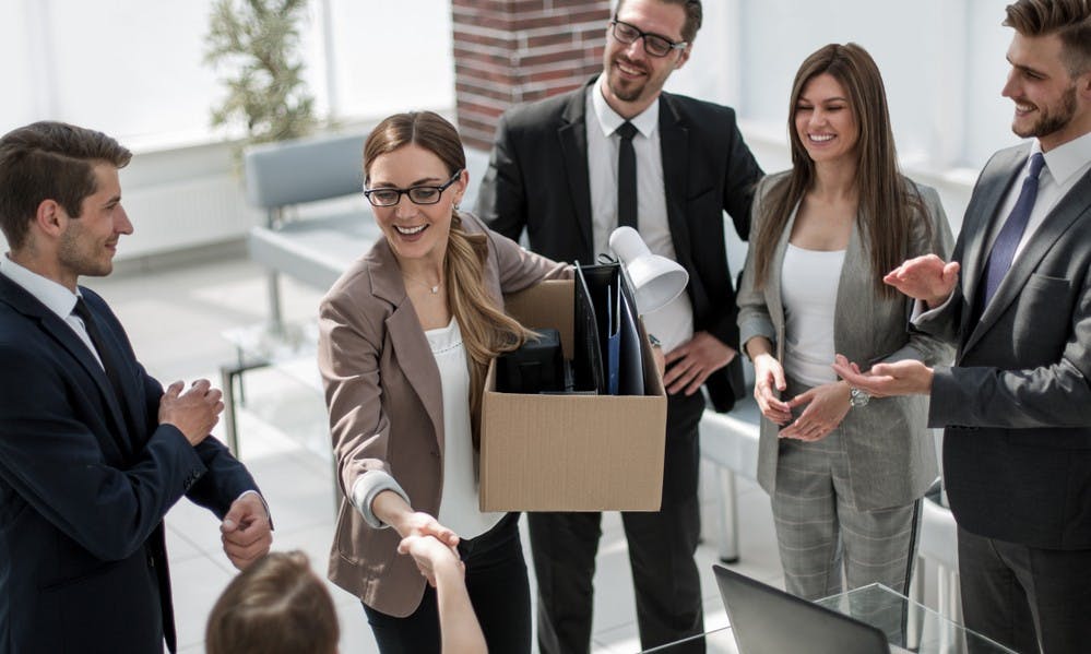 [你知道嗎!? 】「交接」用英語怎麼說?