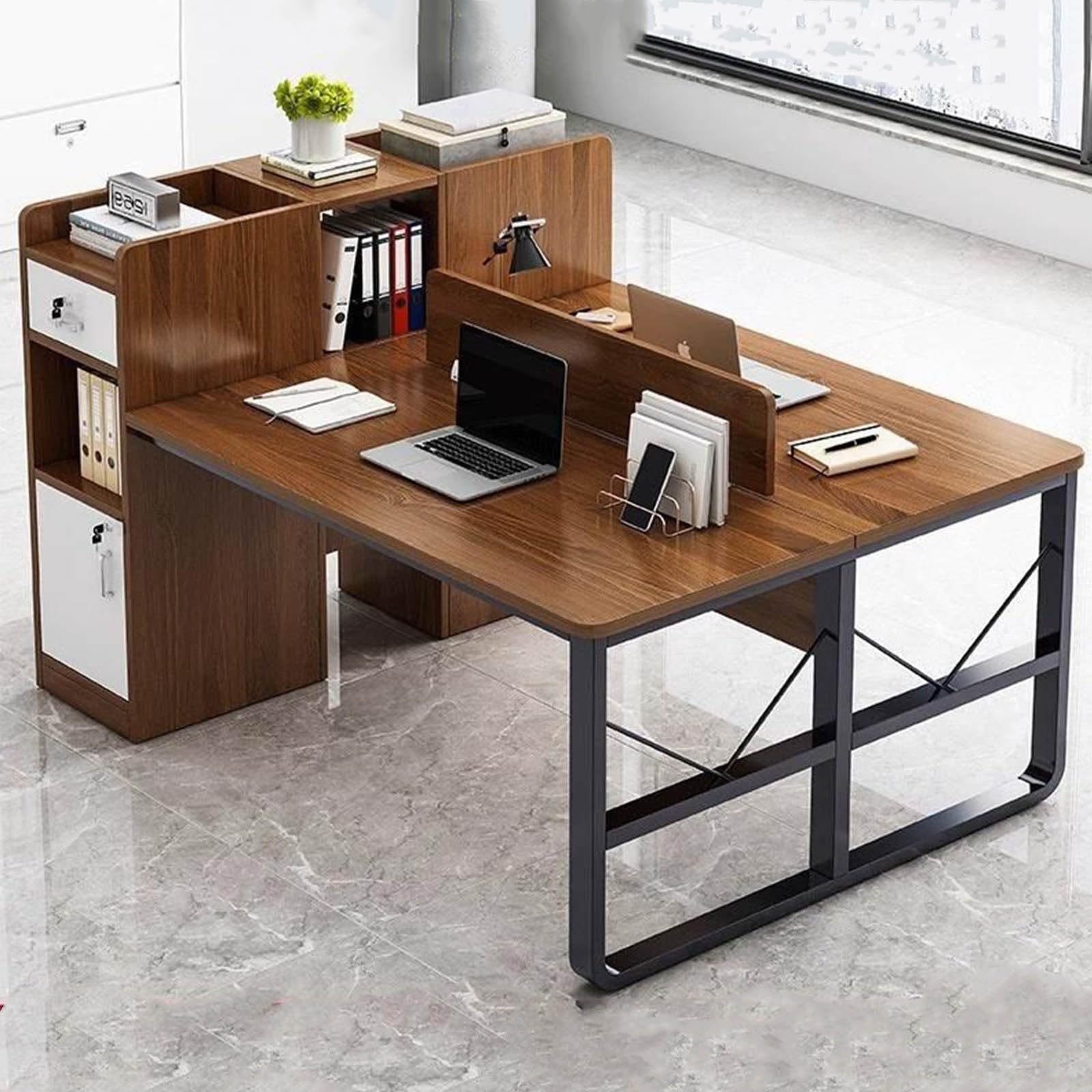 同樣是桌子，「table」和「desk」哪裡不一樣？