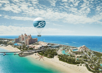 「up in the air」是「飄在空中」的意思嗎？