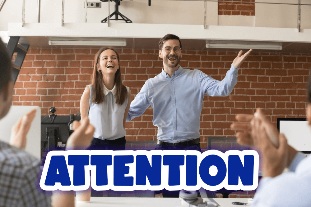 「引人注目」用英語怎麼說？成為主角的英文表達！