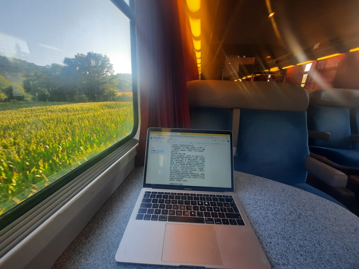 「板」的英語怎麼說?加碼介紹告種「○○板」的各種英語表達!