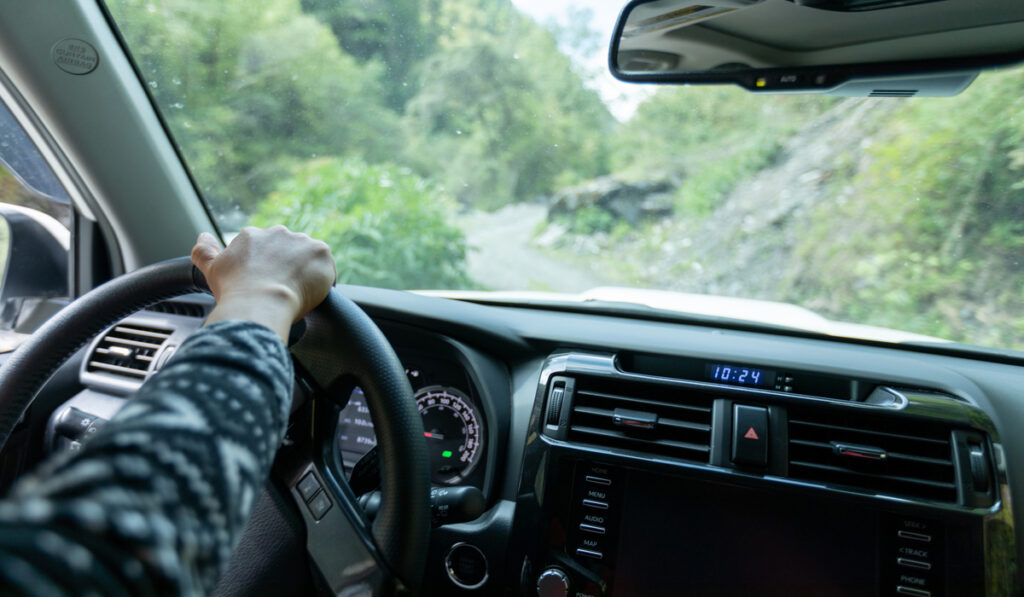 「開車」的英語該怎麼說？介紹開車出門時的實用英語表達！