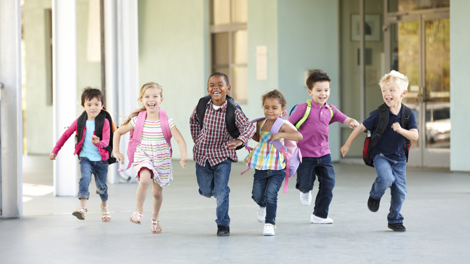 Should children run a mile each day? 兒童應該每天都跑一英裡嗎?