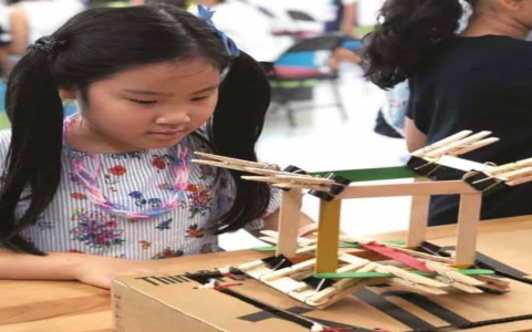 Work like a Trojan 辛勤工作