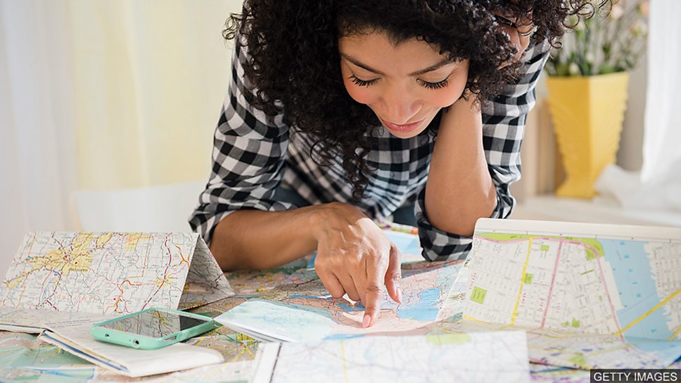 用 “lie, situated, located, be” 談論位置