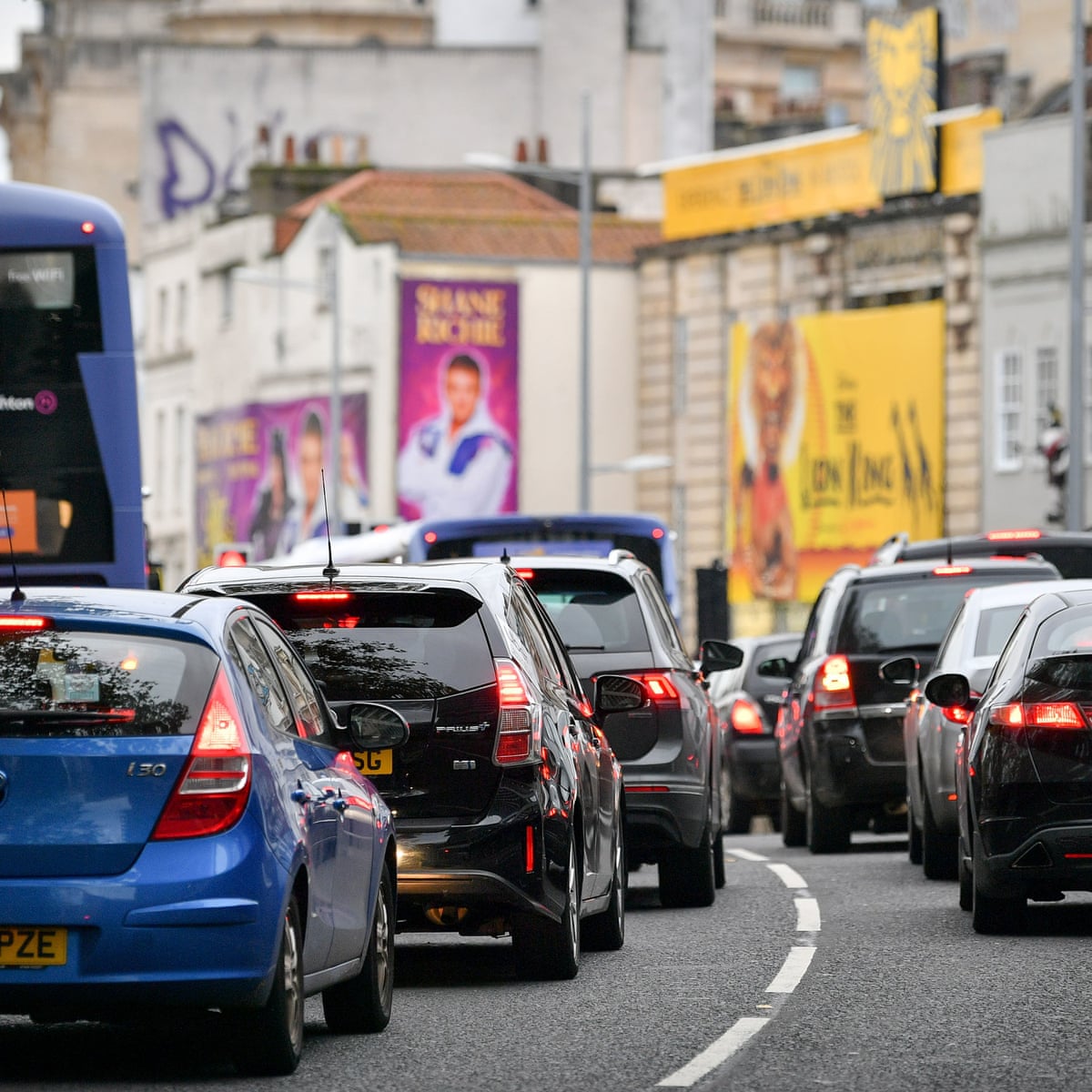 New diesel and petrol vehicles to be banned from 2040 in UK 英國將於2040年起禁止銷售柴油和汽油汽車