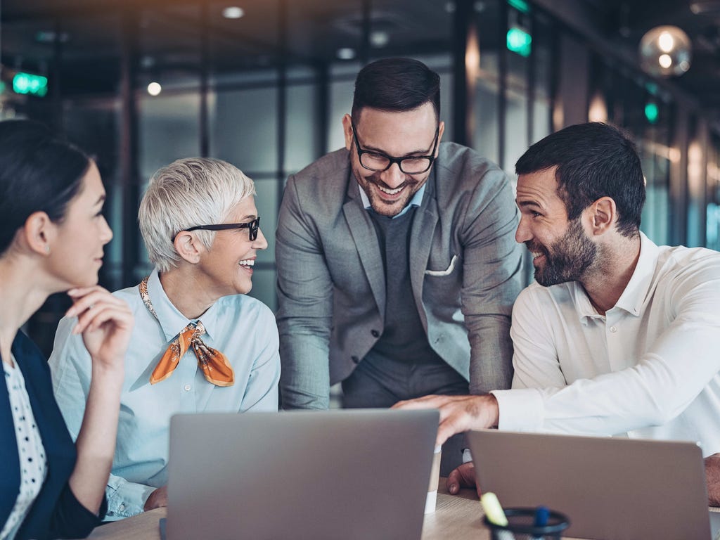 Check with, check in with, touch base 辦公室裡常用的商務英語詞匯