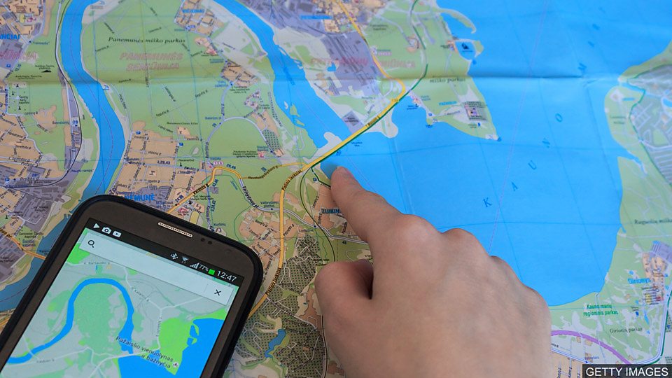 用 “lie, situated, located, be” 談論位置