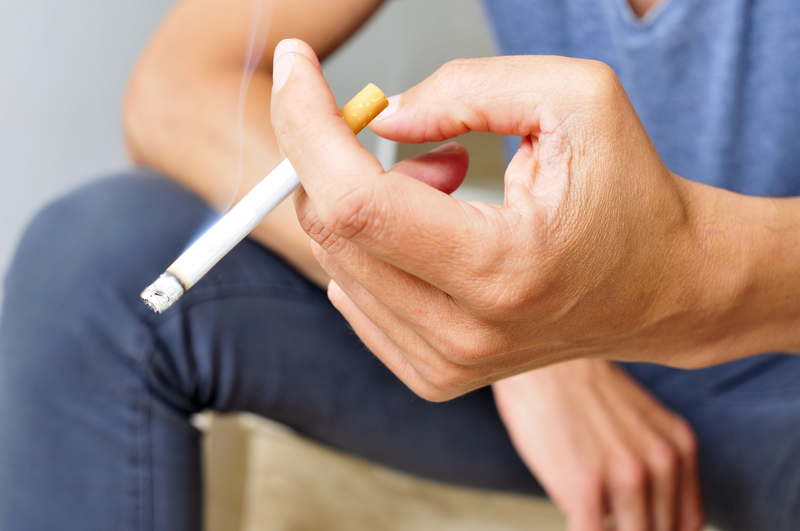 Smoking rates in England fall to lowest on record 英格蘭吸煙率降至史上最低