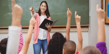 三個表示 “驟降” 的近義詞的區別： plunge、plummet、slump