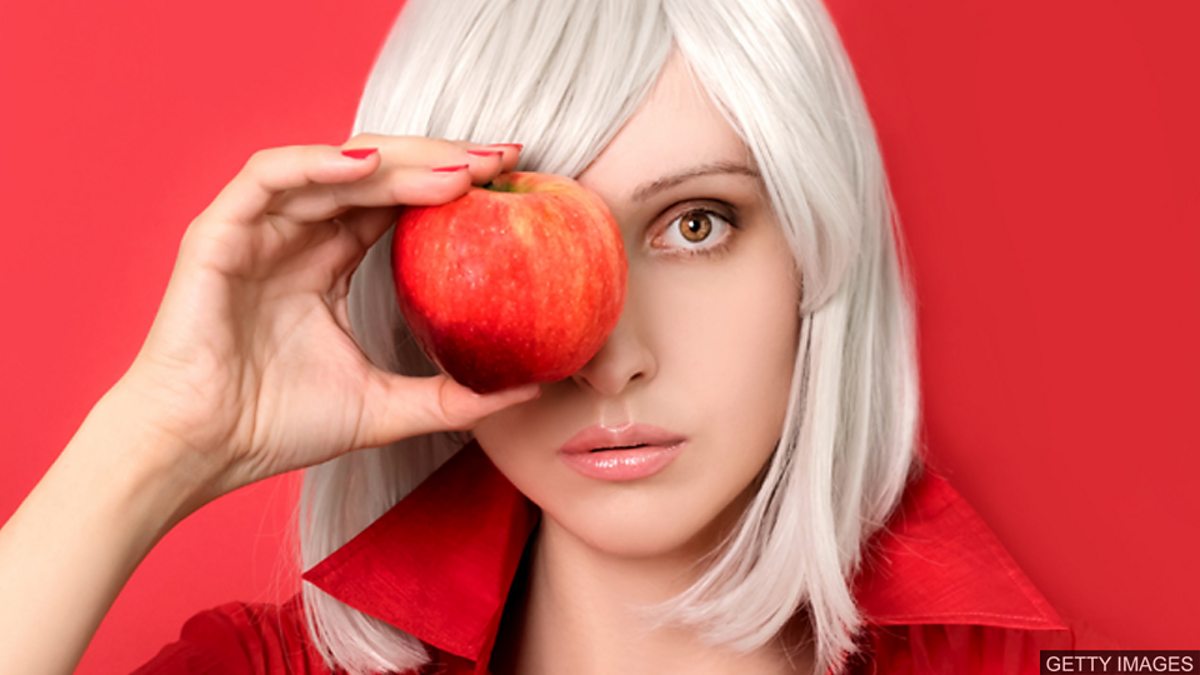 The apple of someone’s eye 某人的掌上明珠